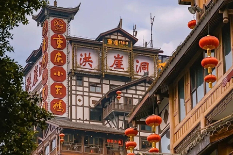 Chongqing : 1941 Theater + Hot Pot Private Group Day TourExcursion d&#039;une journée avec un groupe privé anglophone