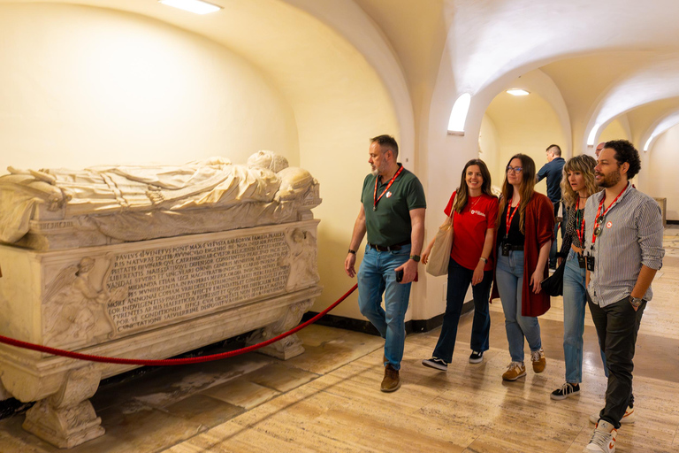 Rzym: Ekspresowa wycieczka do Bazyliki Świętego Piotra, Groty i Drzwi Świętych