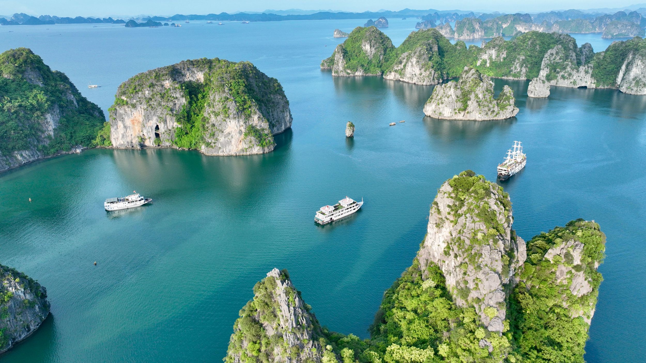 From Hanoi: Ha Long - Bai Tu Long Bay 2-Day 1-Night Cruise