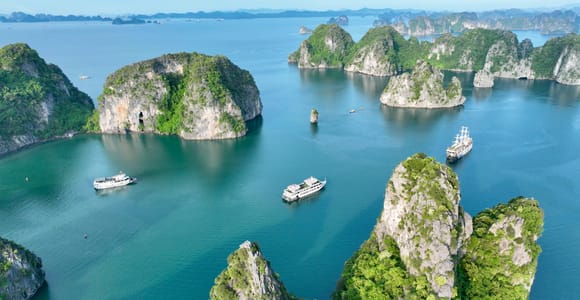 Hanoi: 2 Days Ha Long Bay and Bai Tu Long Bay Cruise