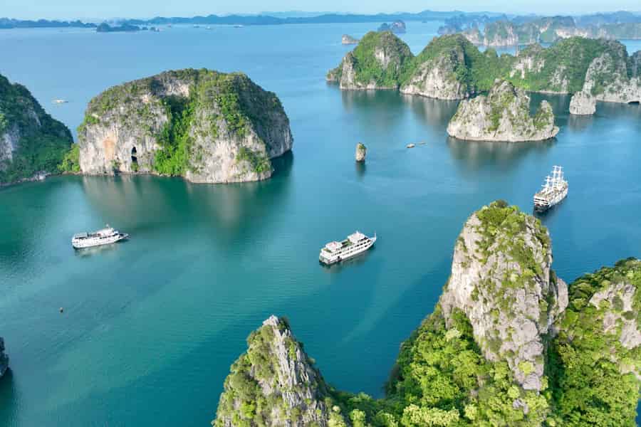 Von Hanoi: 2-Tages-Kreuzfahrt mit 1 Übernachtung in der Halong- und Bai Tu Long Bay. Foto: GetYourGuide Von Hanoi: 2-Tages-Kreuzfahrt mit 1 Übernachtung in der Halong- und Bai Tu Long Bay. Foto: GetYourGuide