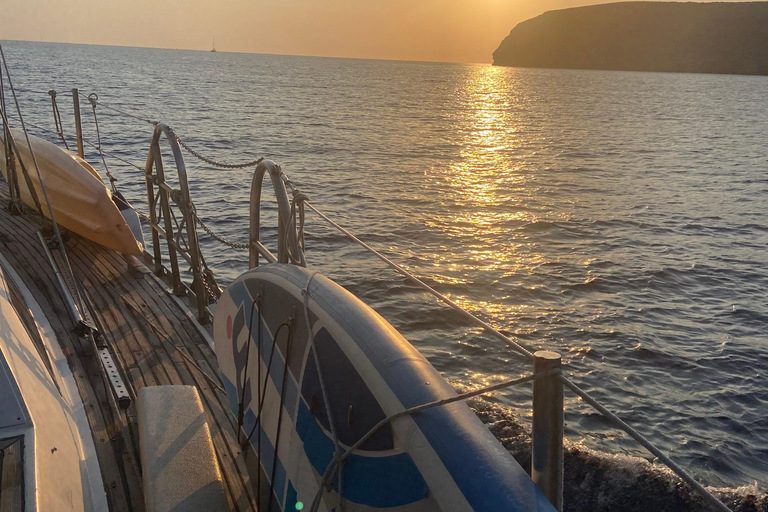 Athens: Full-Day Private Sailing Trip with Meal & Drinks Daily sailing cruise from Athens with food and drinks