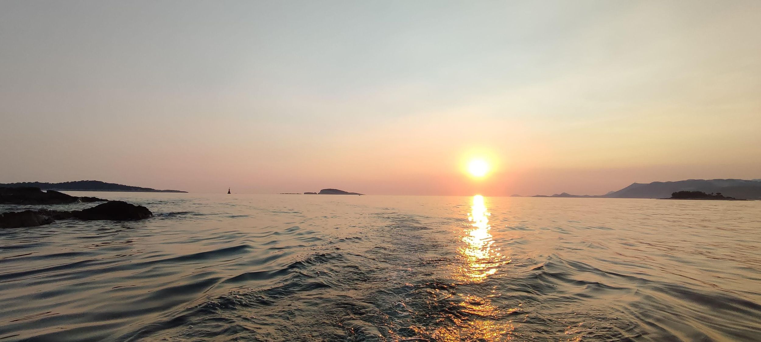 Cavtat: 2-stündige romantische Bootstour bei Sonnenuntergang zum Selbstfahren