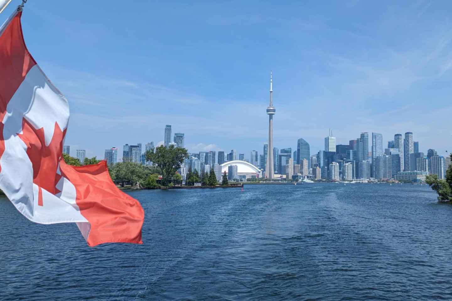 cruise past toronto's famous attractions