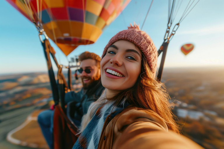 Desde Estambul: Excursión de 2 días a Capadocia con vuelo y trasladosGrupo reducido con globo aerostático incluido