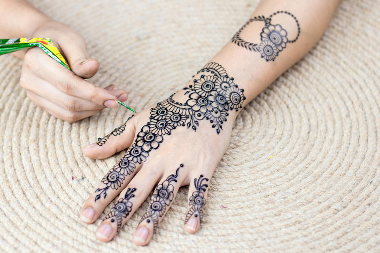 Jaipur: Experience Art of Henna