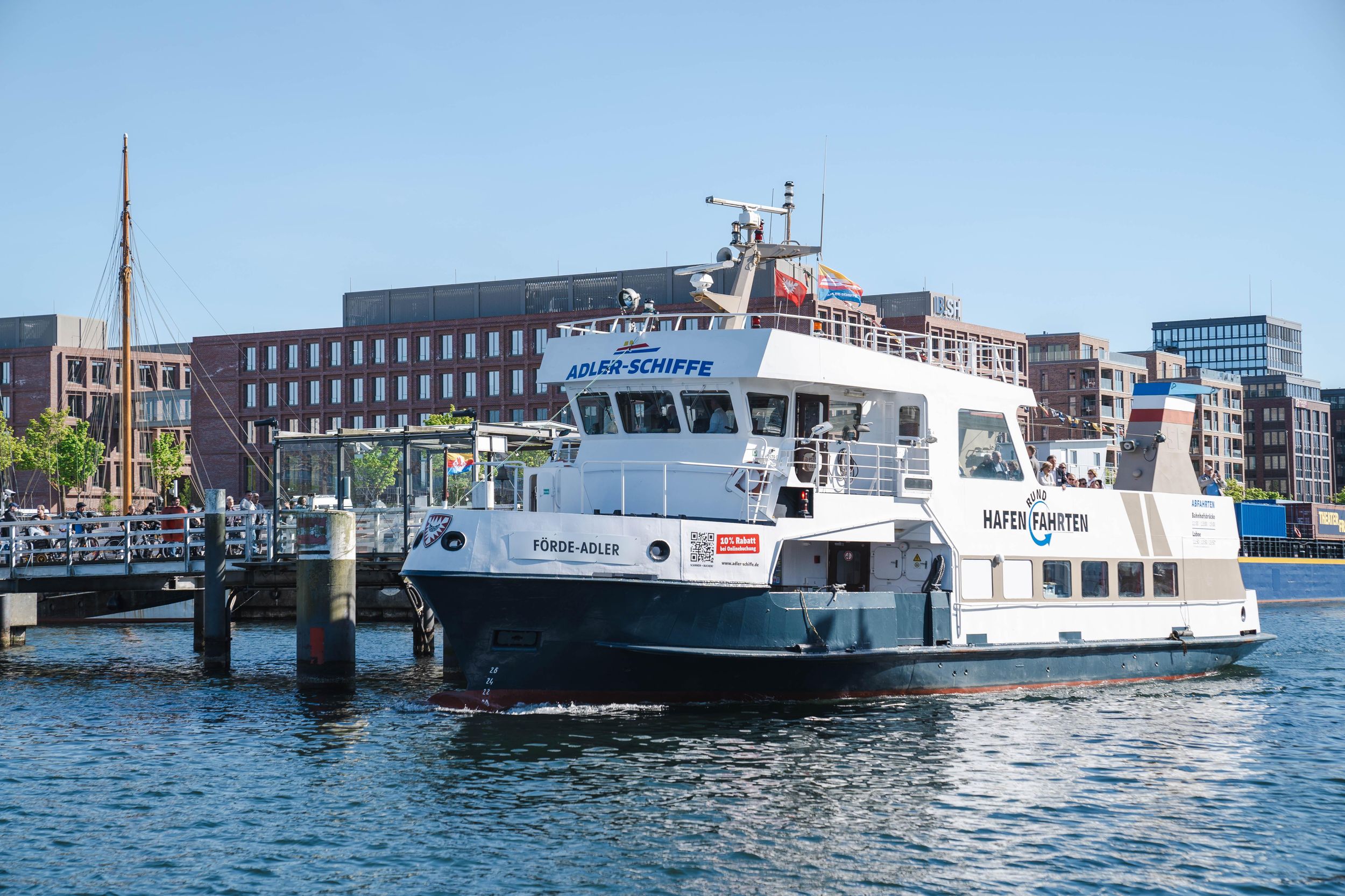 Kiel: Kieler Woche Feuerwerksfahrt am 28.6. auf der Förde-Adler