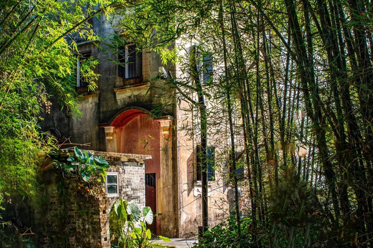 From Guangzhou: UNESCO Watchtowers & Ancient Villages Tour Guide for other languages