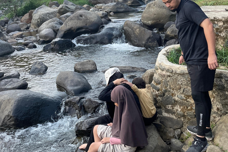 Bogor: Hidden Waterfall Trek & Local Lunch (Leuwi Asih)