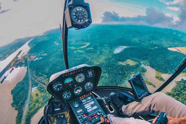 Aventures en hélicoptère au PanamaD'un océan à l'autre - 60 minutes