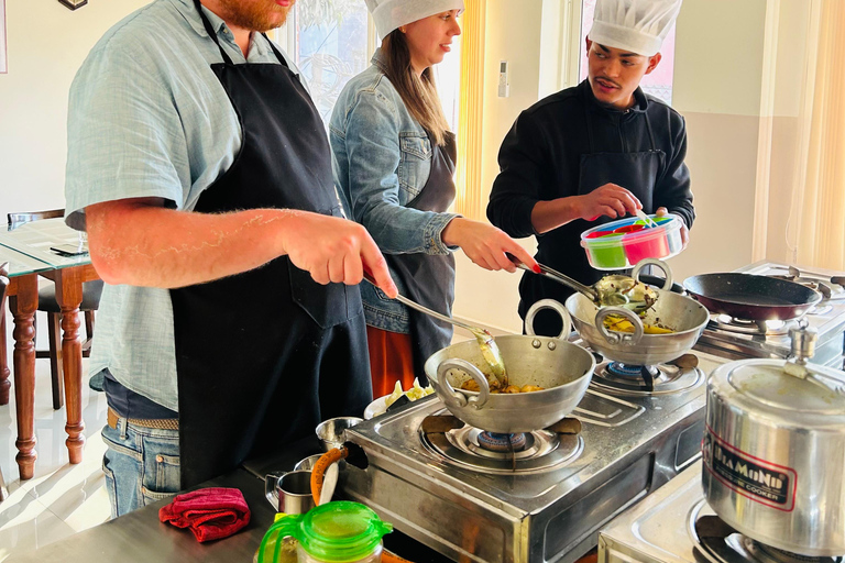 Katmandú: Clase de cocina nepalí con recogida en el hotel