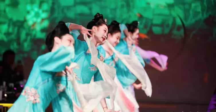 Shanghai: Royal Banquet with Chinese Cultural Performance