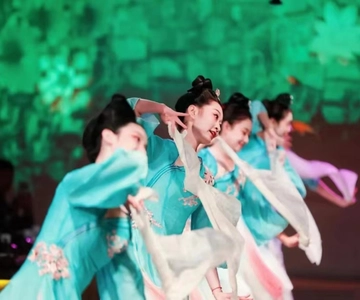Shanghai: Royal Banquet with Chinese Cultural Performance