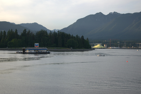 Vancouver: Coal Harbour and Historic Gastown Walking Tour