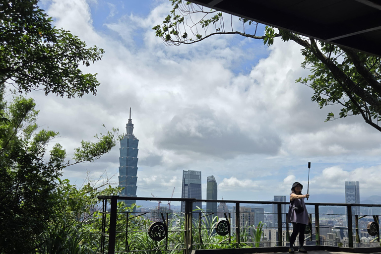 Taipei Private Tour: Heights, Heritage & Local Life Sunset & Night Market