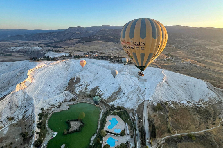 Pamukkale/Cappadoce : vol en montgolfière / transfert à l&#039;hôtelPamukkale : Vol en montgolfière avec petit-déjeuner et certificat inclus