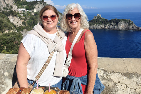 Sorrento Coast: Discover Hidden Gems by Vespa with a Buddy