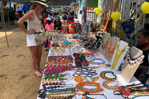 Cartagena: handicraft workshop with flakes and coconut guided by local craftswomen