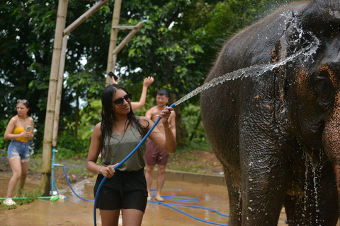 Phuket: HAPPY HOUR! Doccia a pioggia e alimentazione con vista sul mare