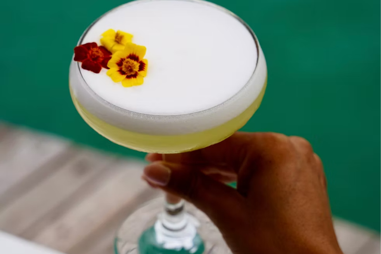 Galápagos: Christmas Eve Dinner with Live Music