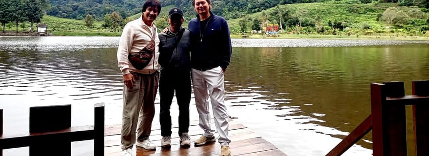 Bogor : Affrètement d'une voiture privée avec chauffeur professionnel en camionnette