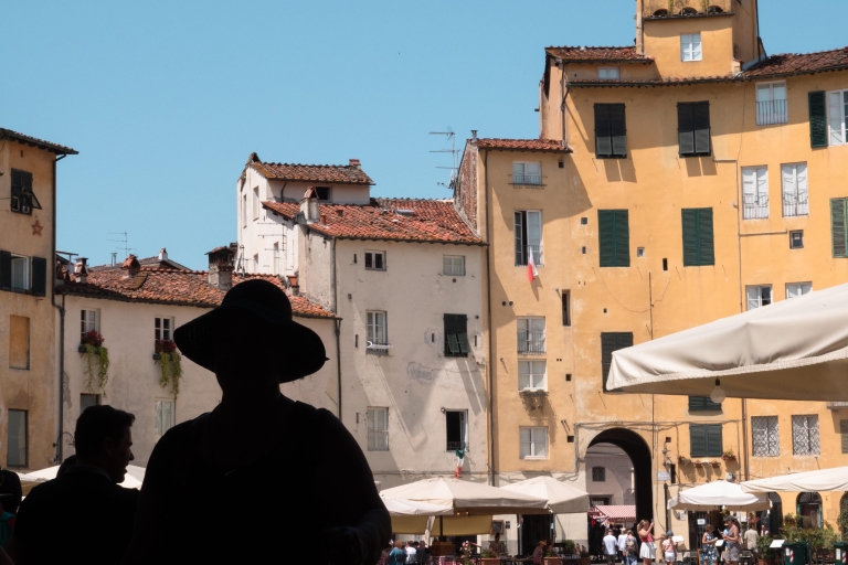 Depuis le port de Livourne : transfert vers Pise et LucquesTransfert avec visite à pied à Lucca