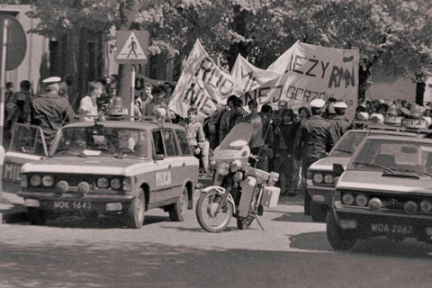 Krakow: Communist History Experience Tour Electric Golf Cart Shared Nowa Huta Tour by Golf Cart (Audio Guide)
