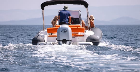 Group tour around the island Vis with a visit of the caves