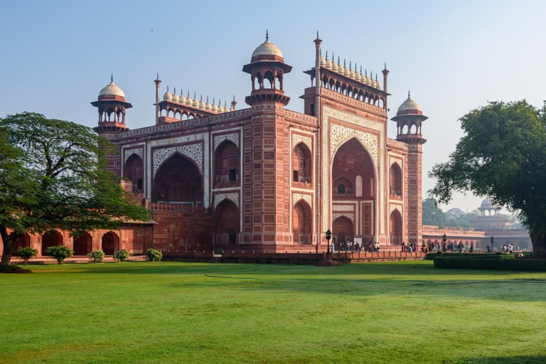 Agra: - Taj Mahal guidad tur (hoppa över linjen inträdesbiljetter)