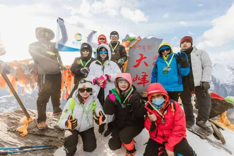 Ab Chengdu: 3-tägige Klettertour auf den Mount Siguniang Peak. Foto: GetYourGuide Ab Chengdu: 3-tägige Klettertour auf den Mount Siguniang Peak. Foto: GetYourGuide