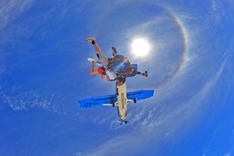 Pattaya: Dropzone Tandem Skydive with Return TransferEconomy package//Skydiving