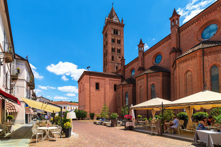 Da Milano: gita di un giorno nella regione vinicola delle Langhe con degustazione di BaroloAggiornamento per piccoli gruppi: Escursione di un giorno nella regione vinicola delle La