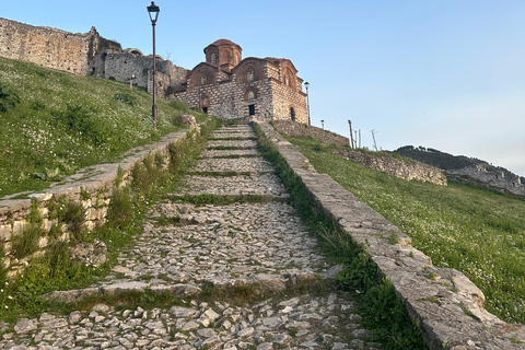 一日游：联合国教科文组织世界遗产城市贝拉特和传统午餐私人一日游：联合国教科文组织城市贝拉特和传统午餐