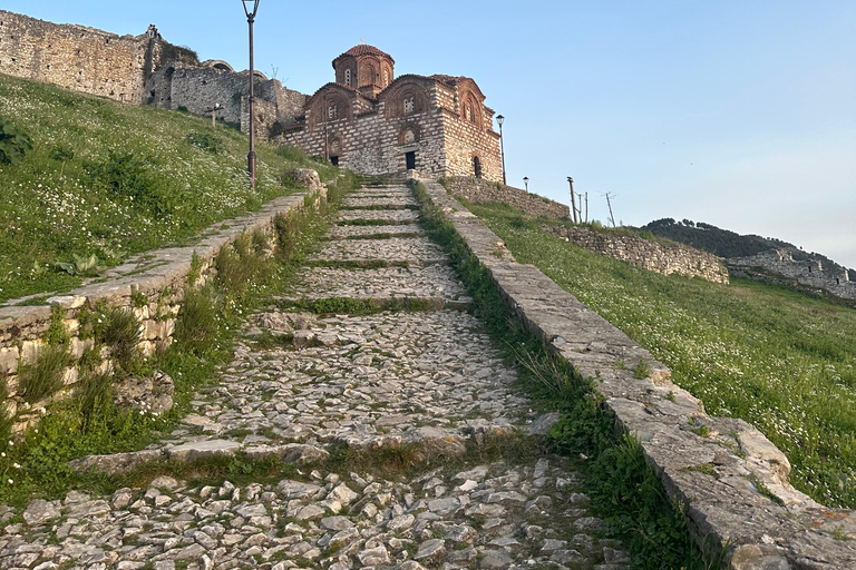 一日游：联合国教科文组织世界遗产城市贝拉特和传统午餐私人一日游：联合国教科文组织城市贝拉特和传统午餐