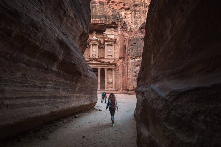 Amman naar Petra dagexcursieAmman naar Petra Volledige dagtocht per (minibus tot 7 personen)