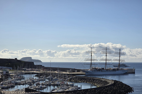 Rundgang zu Fuß in der Stadt Angra do Heroísmo
