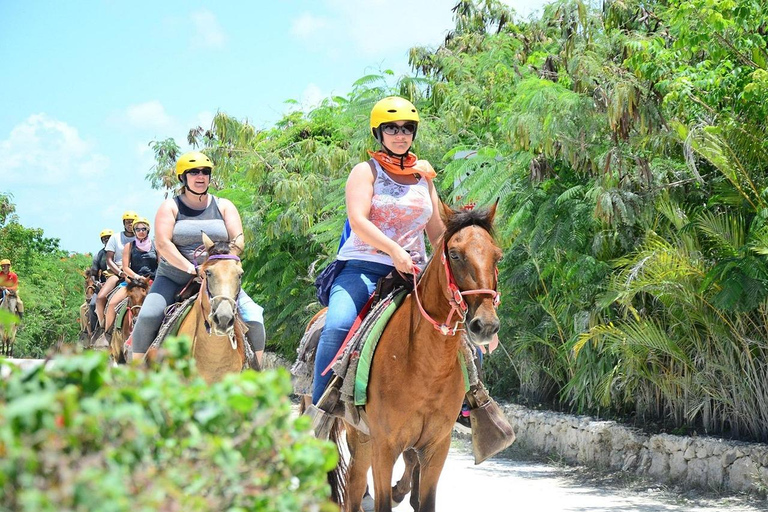 Privado: Passeio a cavalo e almoço no Bávaro Adventure ParkPrivado: passeio a cavalo e almoço no Bávaro Adventure Park