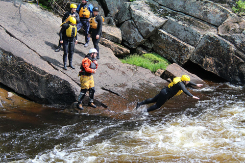 Rafting w Quebecu: półdniowa wycieczka pełna wrażeń!Quebec: Półdniowa wycieczka i moc wrażeń podczas spływu raftingowego!