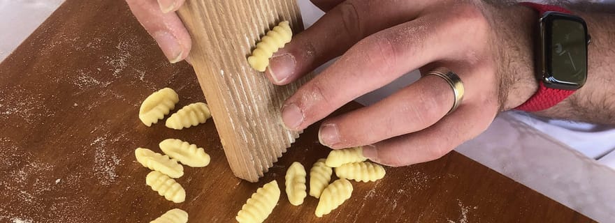 Cours de cuisine de pâtes dans un jardin près de Pompéi