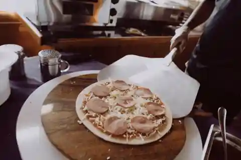 Dubai Creek Dhow Cruise with Unlimited Freshly Baked Pizza