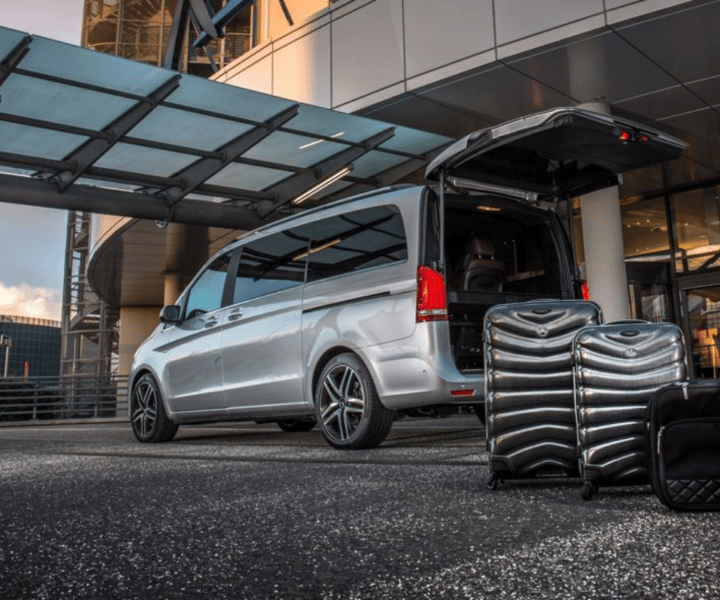 Bariloche: Private 1-Way Transfer BRC Airport to City