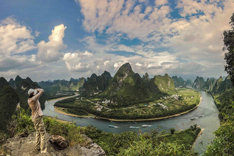 From Guilin: Reed Flute Cave, Xianggong Mountain & Show Tour