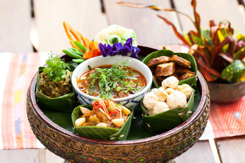 Chiang Mai: Khantoke Dinner with Traditional Performance Khantoke Dinner Set