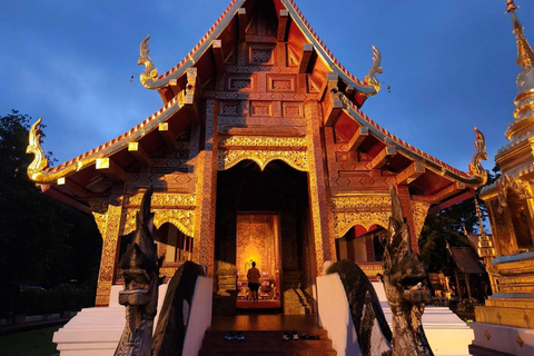 Chiang Mai: Old City Walking Tour with Temples & History Small Group Without Entry Fees