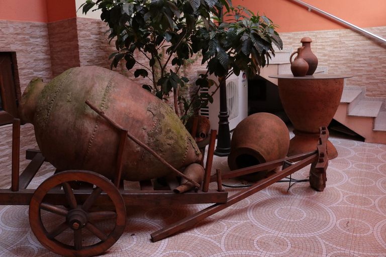 Batoumi : cours de fabrication de churchkhela avec collationBatoumi : Masterclass sur la fabrication du churchkhela avec collation