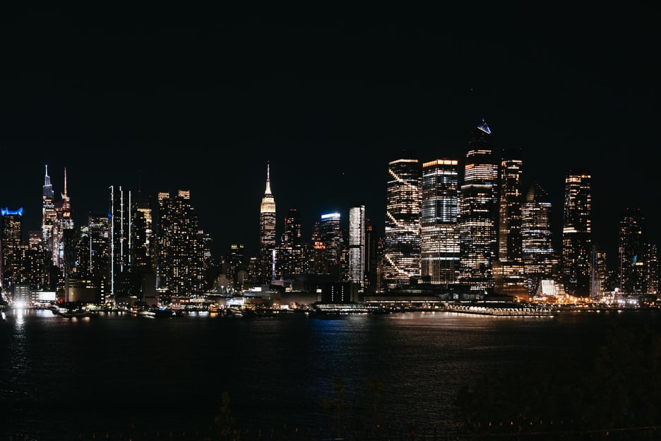 NYC: City Skyline Sightseeing Tour en autobús de noche