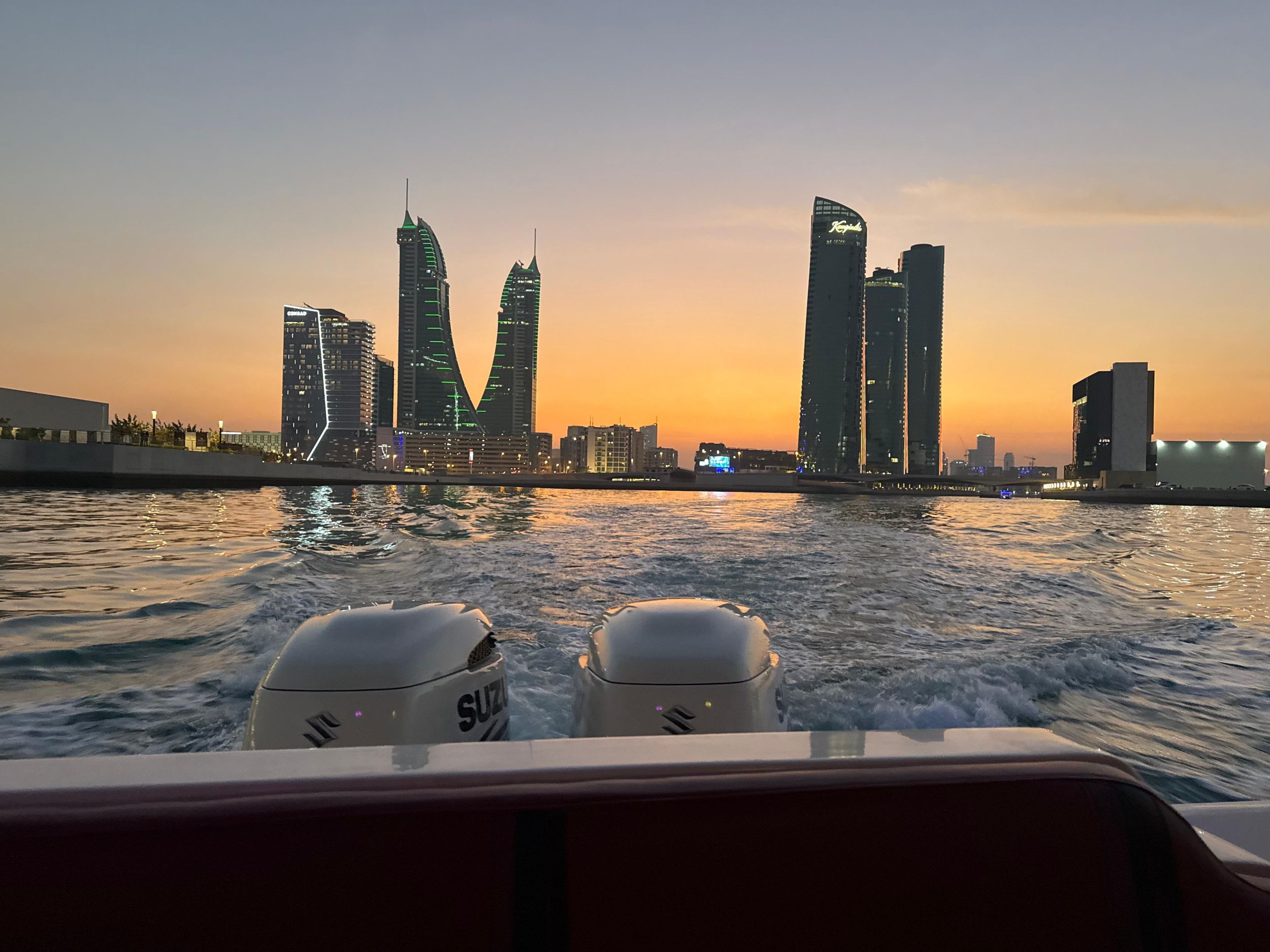 Private Bootsfahrt in Manama: das Beste der Skyline der Hauptstadt