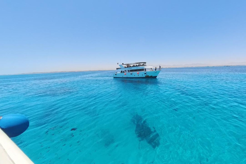 Hurghada: Couples & Families Sunset Cruise with Dinner