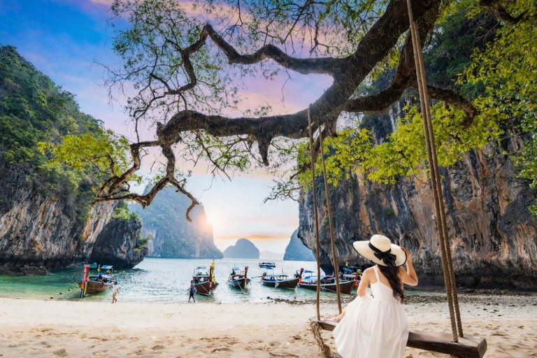 Krabi: Hong Islands Day Tour by Premium Longtail Boat Krabi: Private Premium Longtail Boat Tour to Hong Island