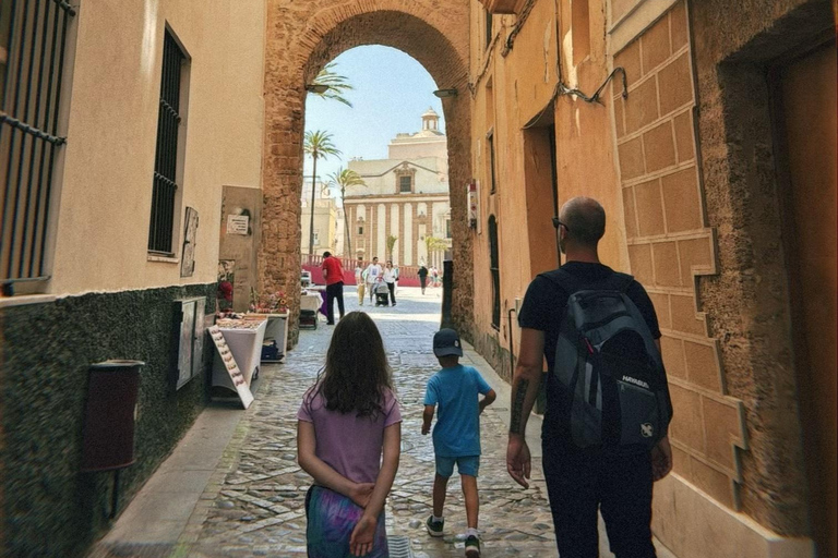 Cádiz: Walking Tour with Tapas and Drinks